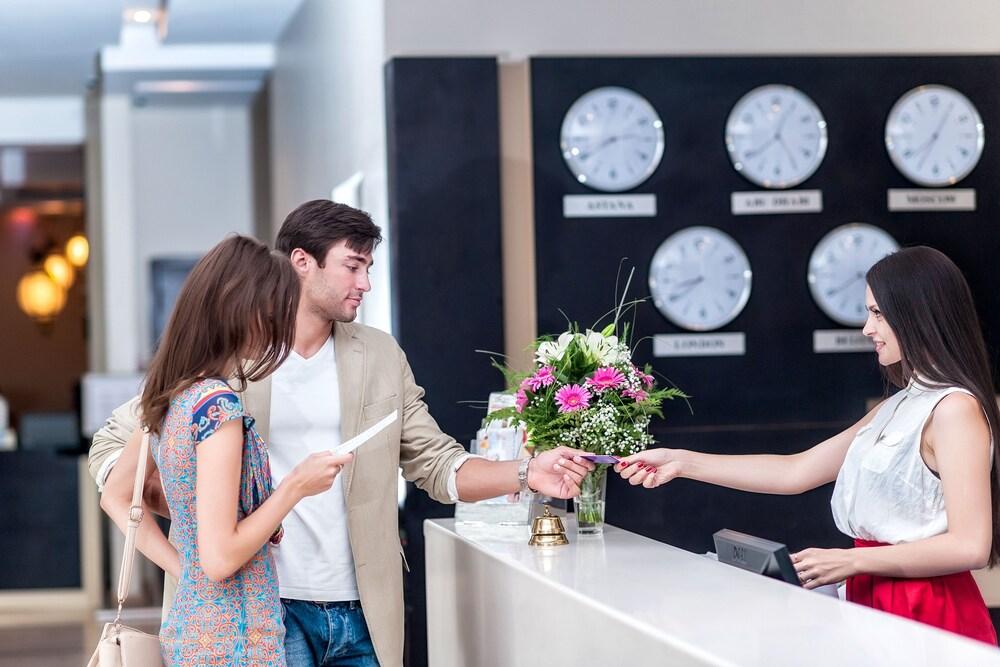 ホテル Doubletree By Hilton シムケント エクステリア 写真