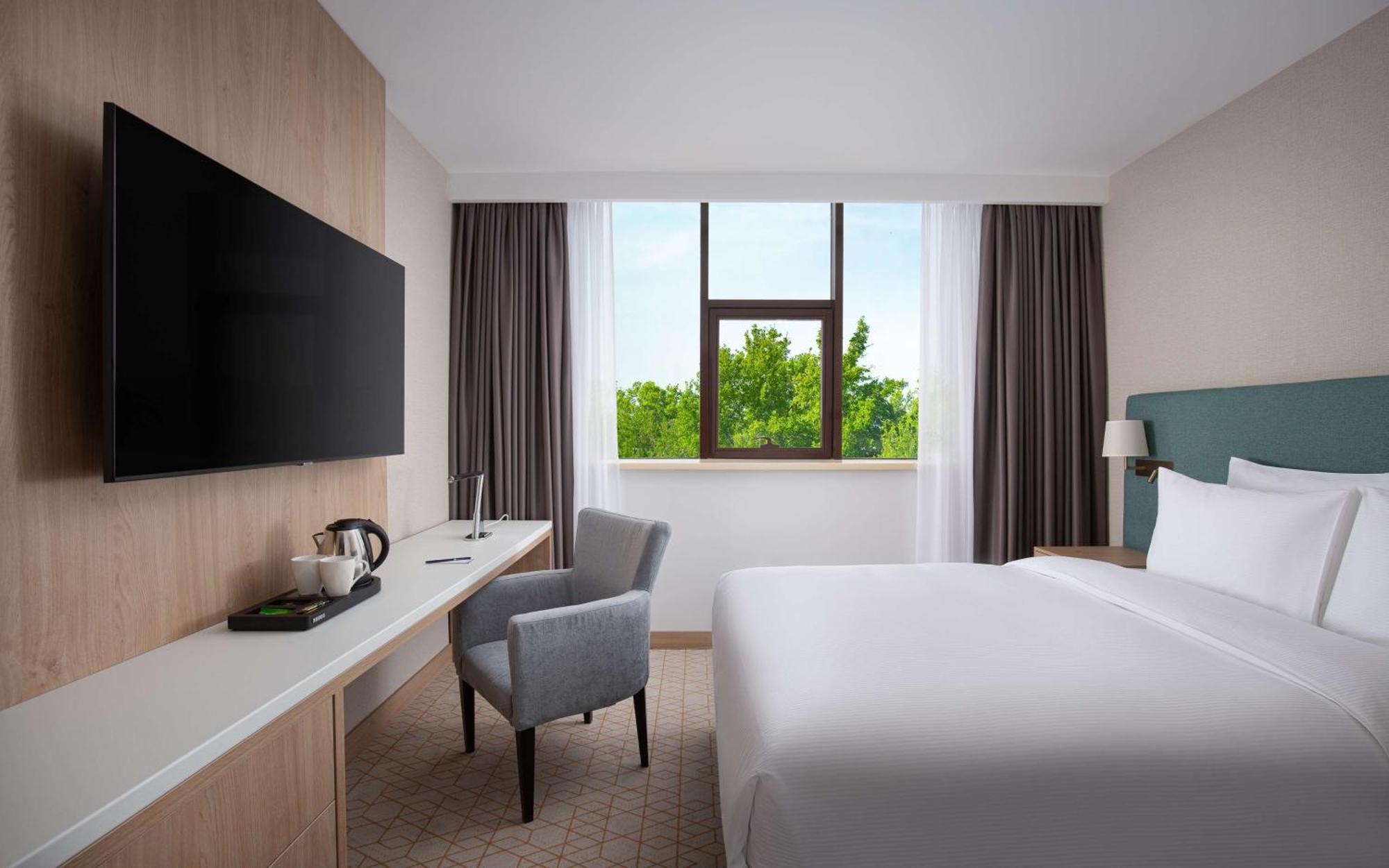ホテル Doubletree By Hilton シムケント エクステリア 写真