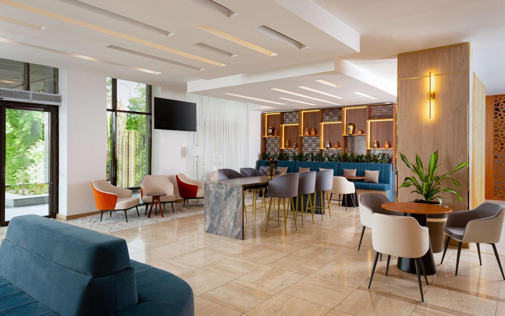 ホテル Doubletree By Hilton シムケント エクステリア 写真
