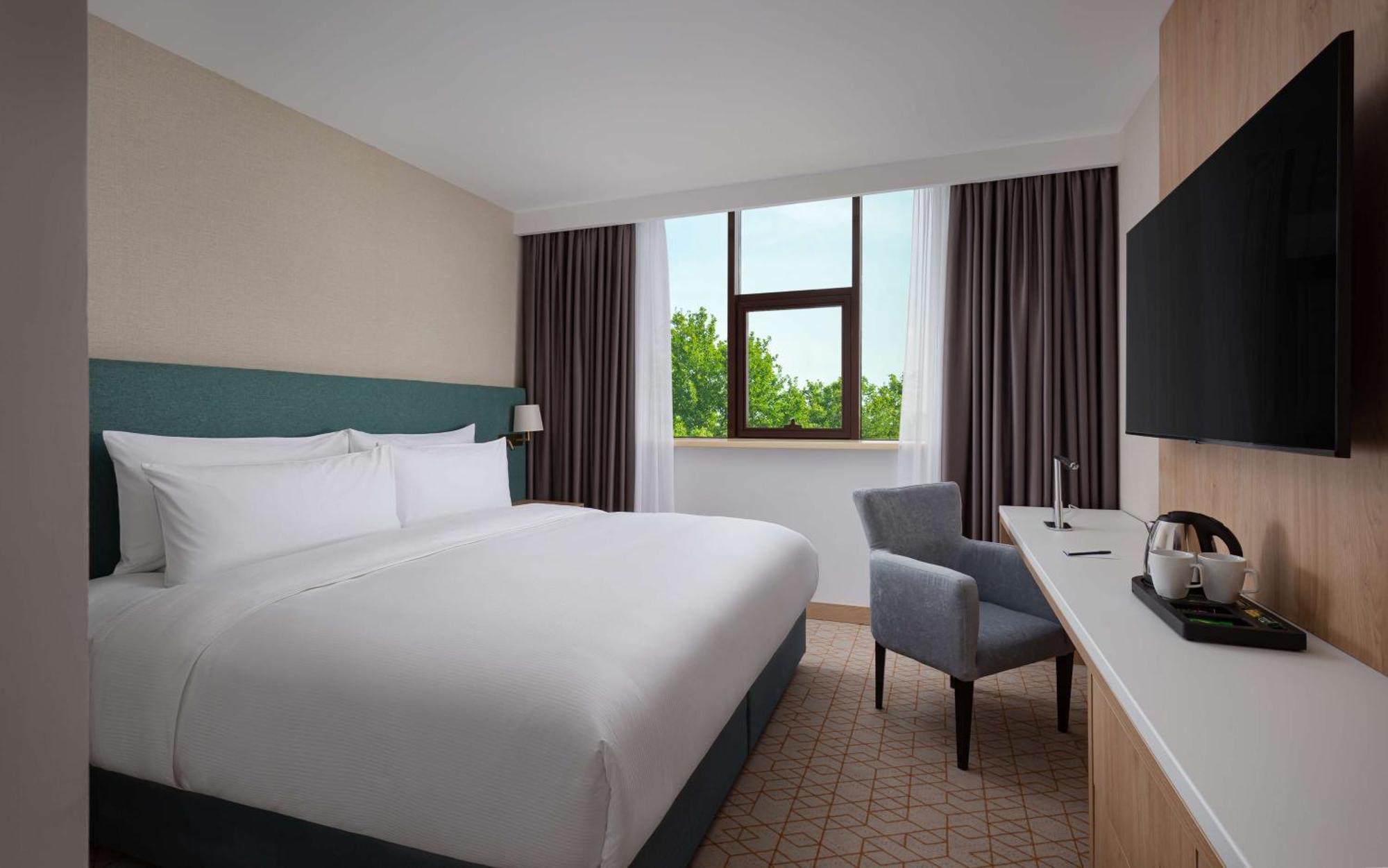 ホテル Doubletree By Hilton シムケント エクステリア 写真