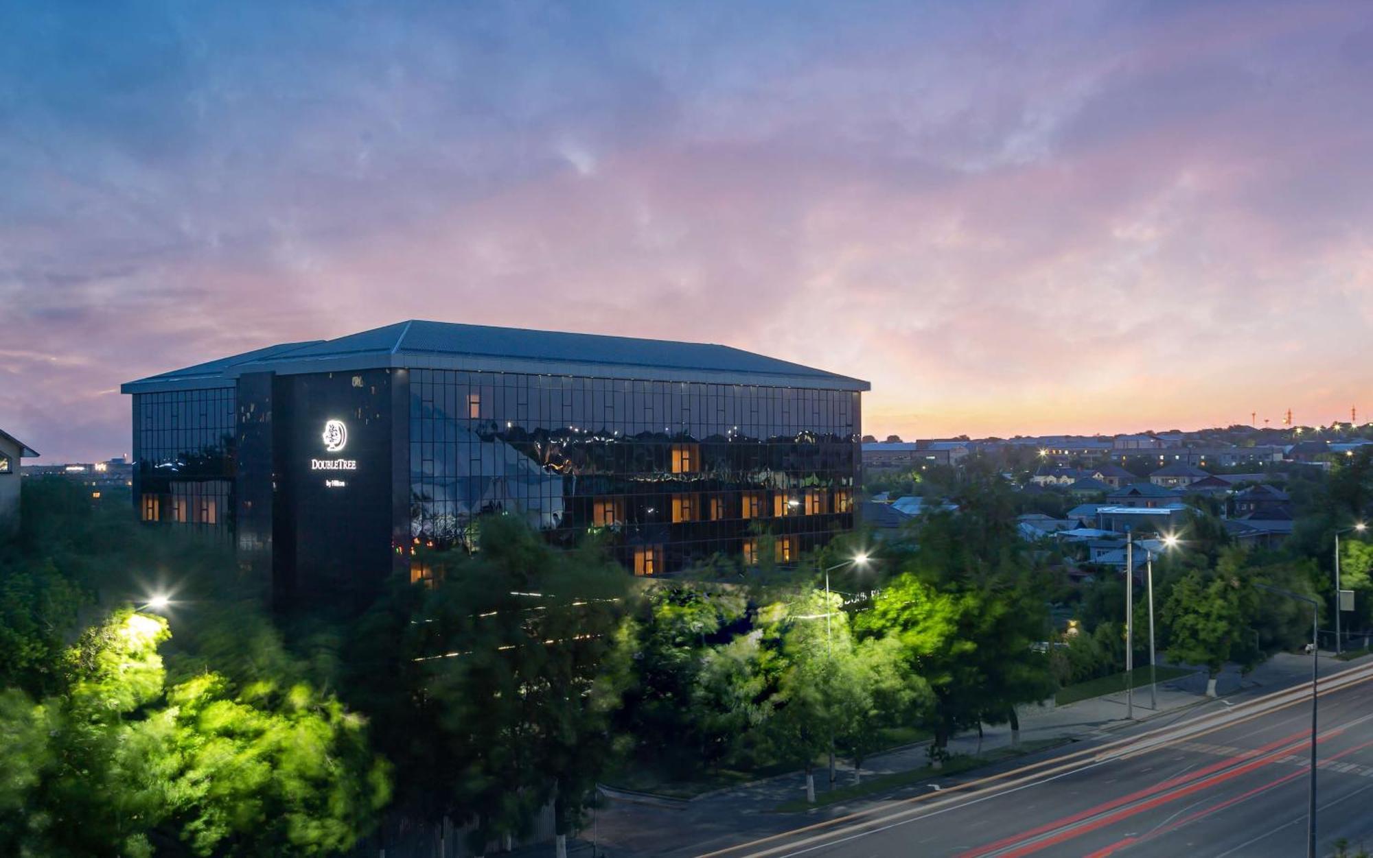 ホテル Doubletree By Hilton シムケント エクステリア 写真