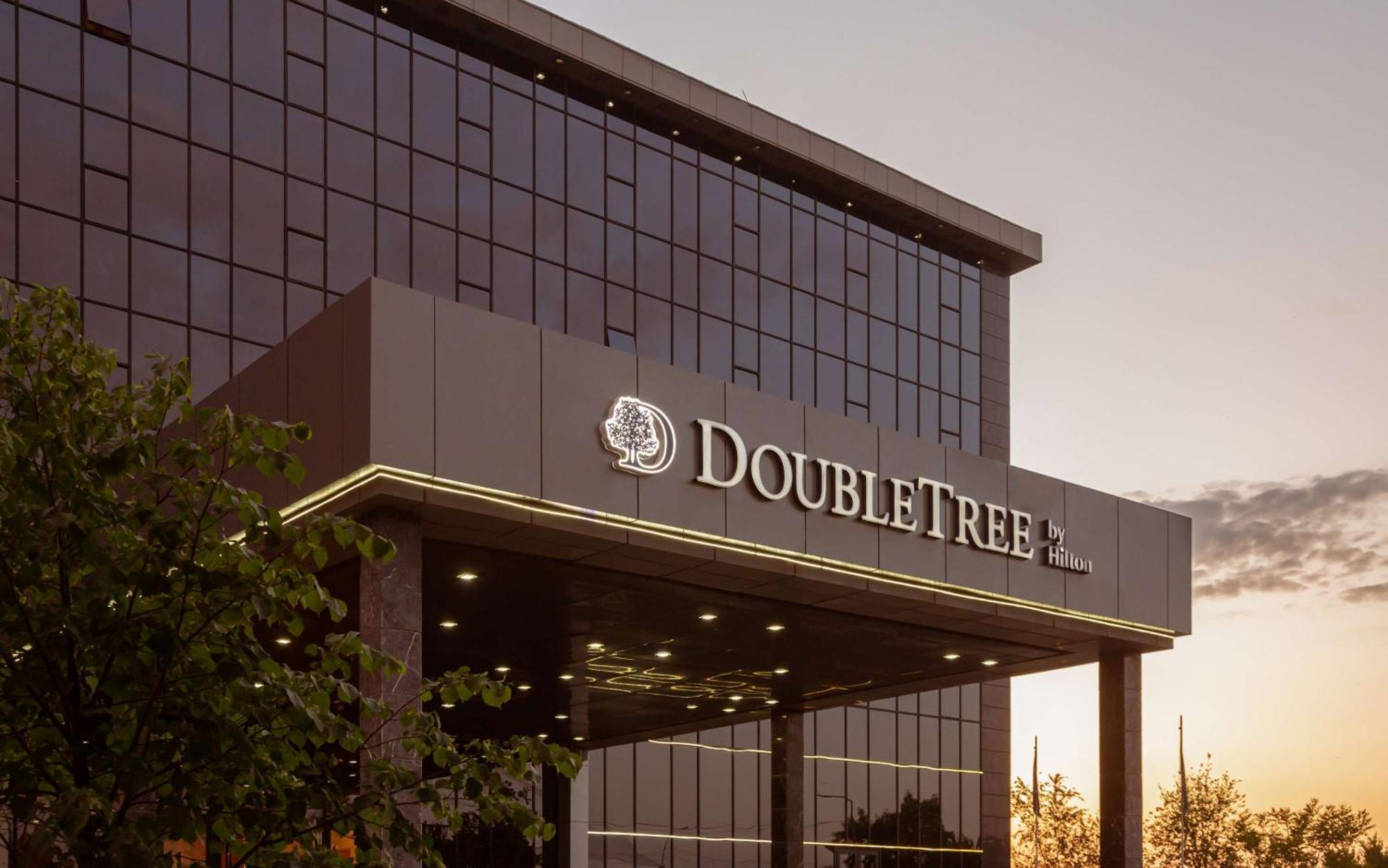 ホテル Doubletree By Hilton シムケント エクステリア 写真