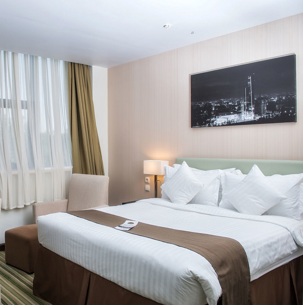 ホテル Doubletree By Hilton シムケント エクステリア 写真