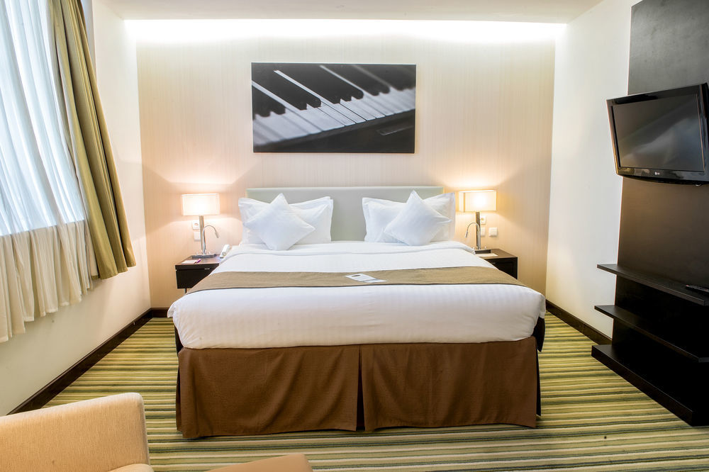 ホテル Doubletree By Hilton シムケント エクステリア 写真