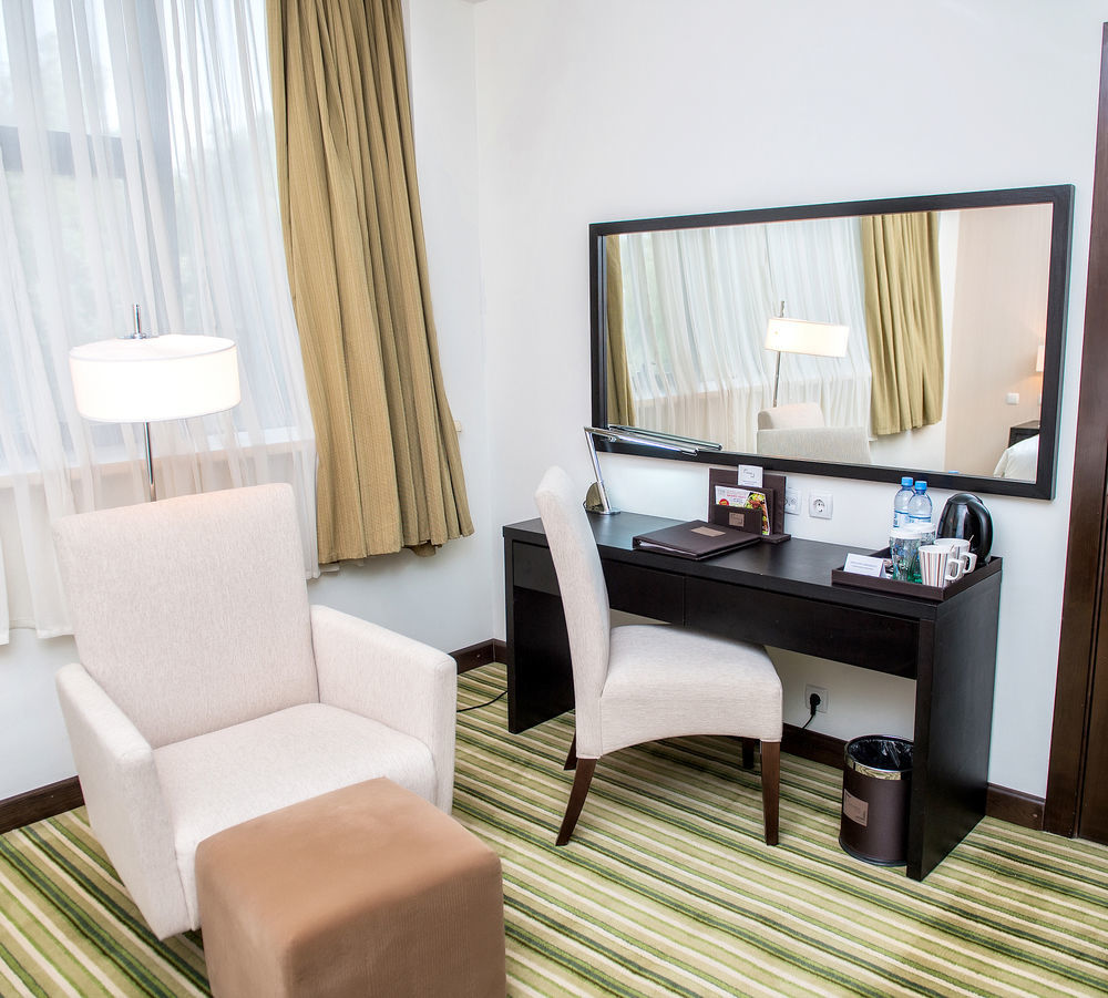 ホテル Doubletree By Hilton シムケント エクステリア 写真